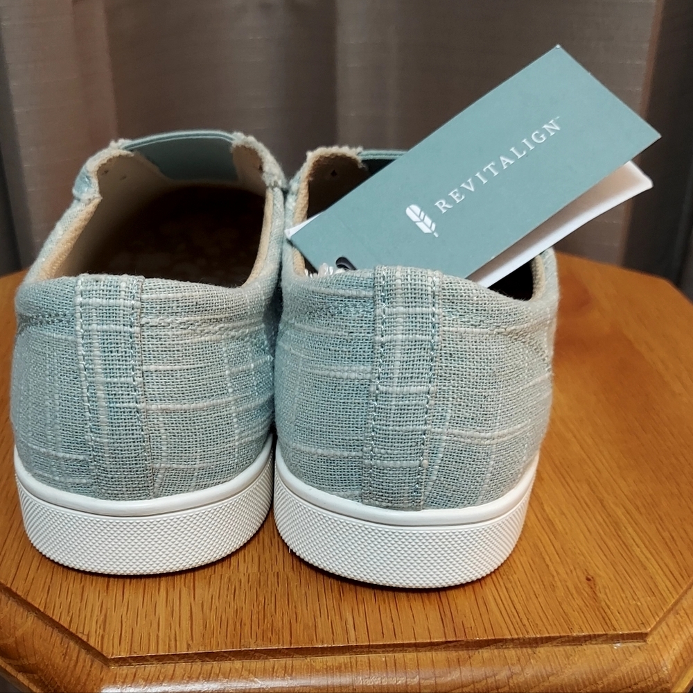 NWT Revitalign Santa Margarita Slip On Sneakers Size 8.5B - Picture 3 of 6